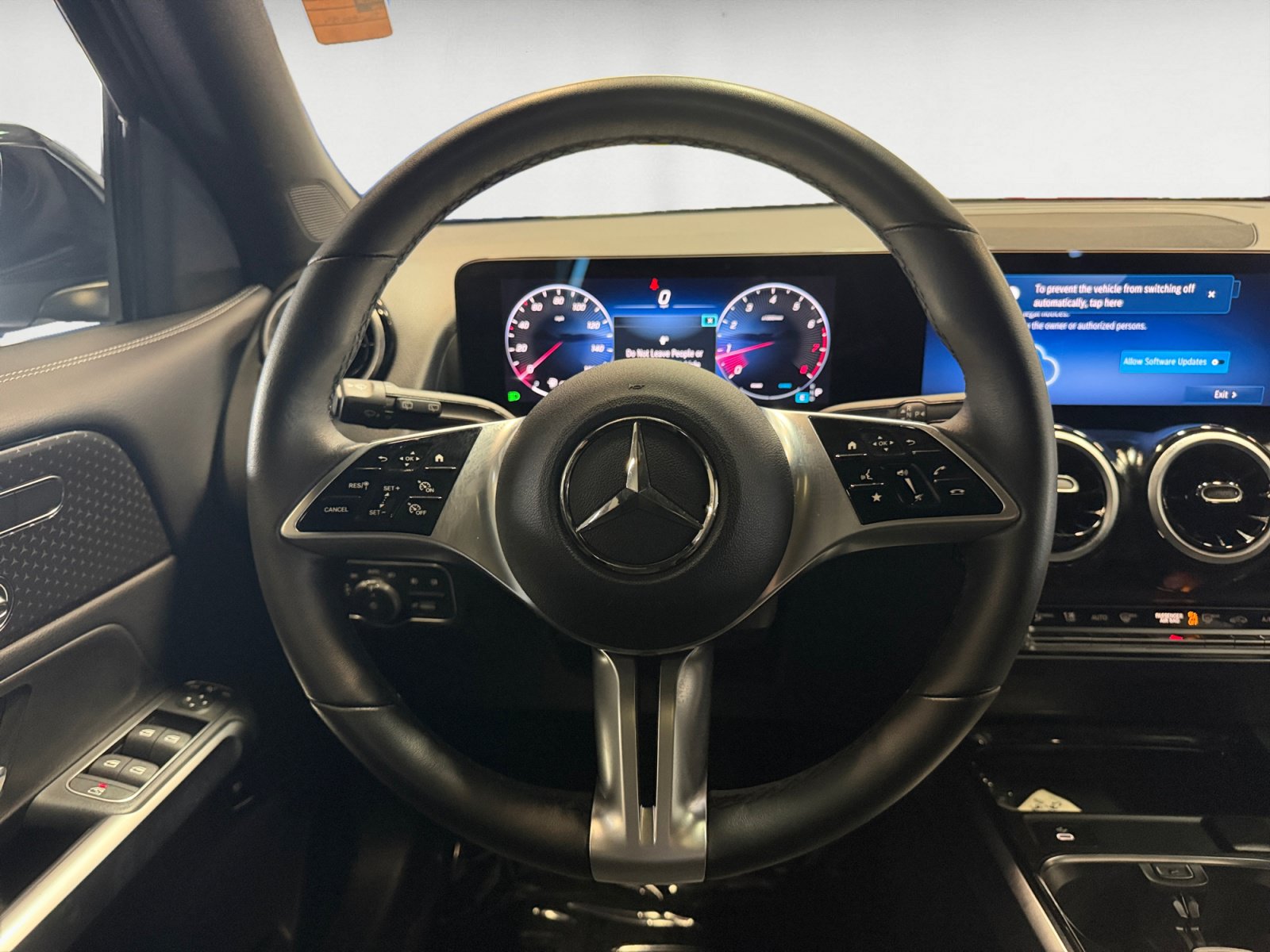 Used 2026 Mercedes-Benz GLB 250 image 11