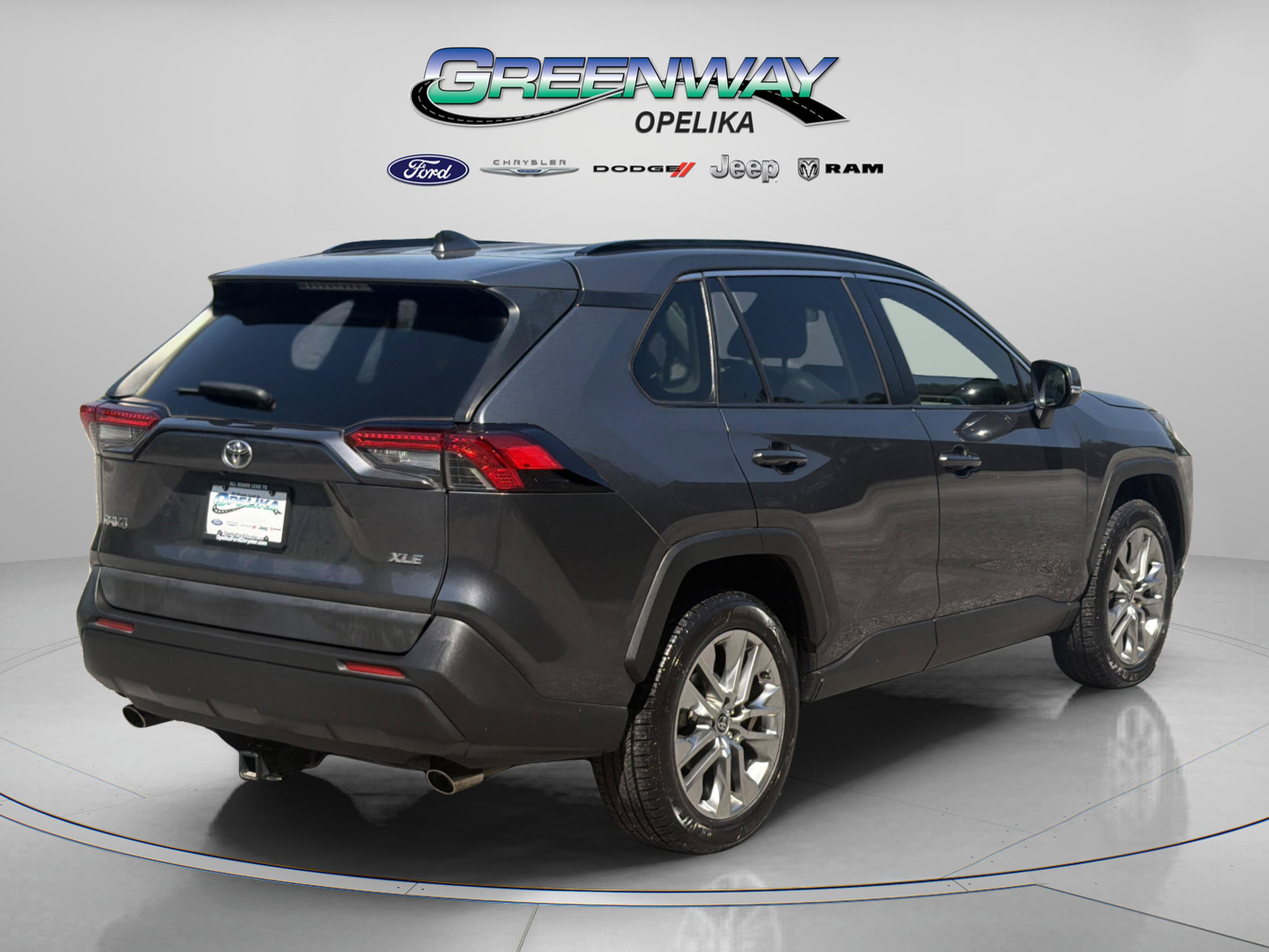 Used 2019 Toyota RAV4 XLE Premium FWD image 7