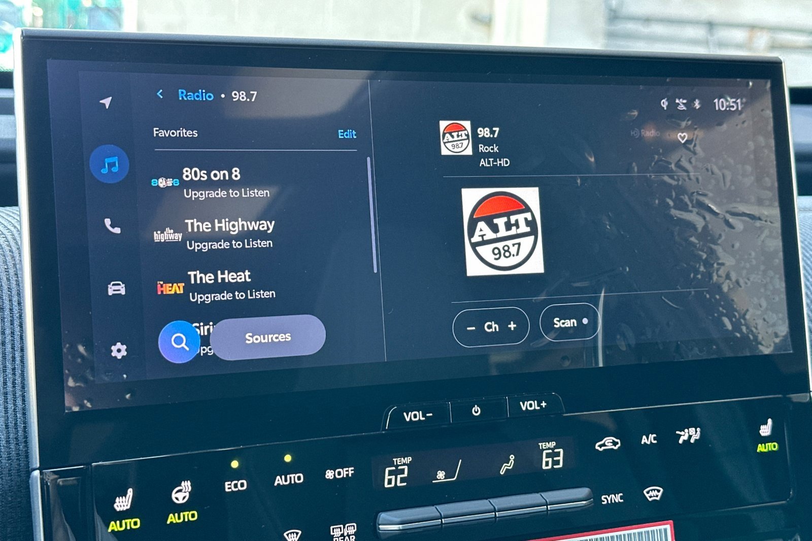 Used 2025 Toyota bZ4X AWD image 25