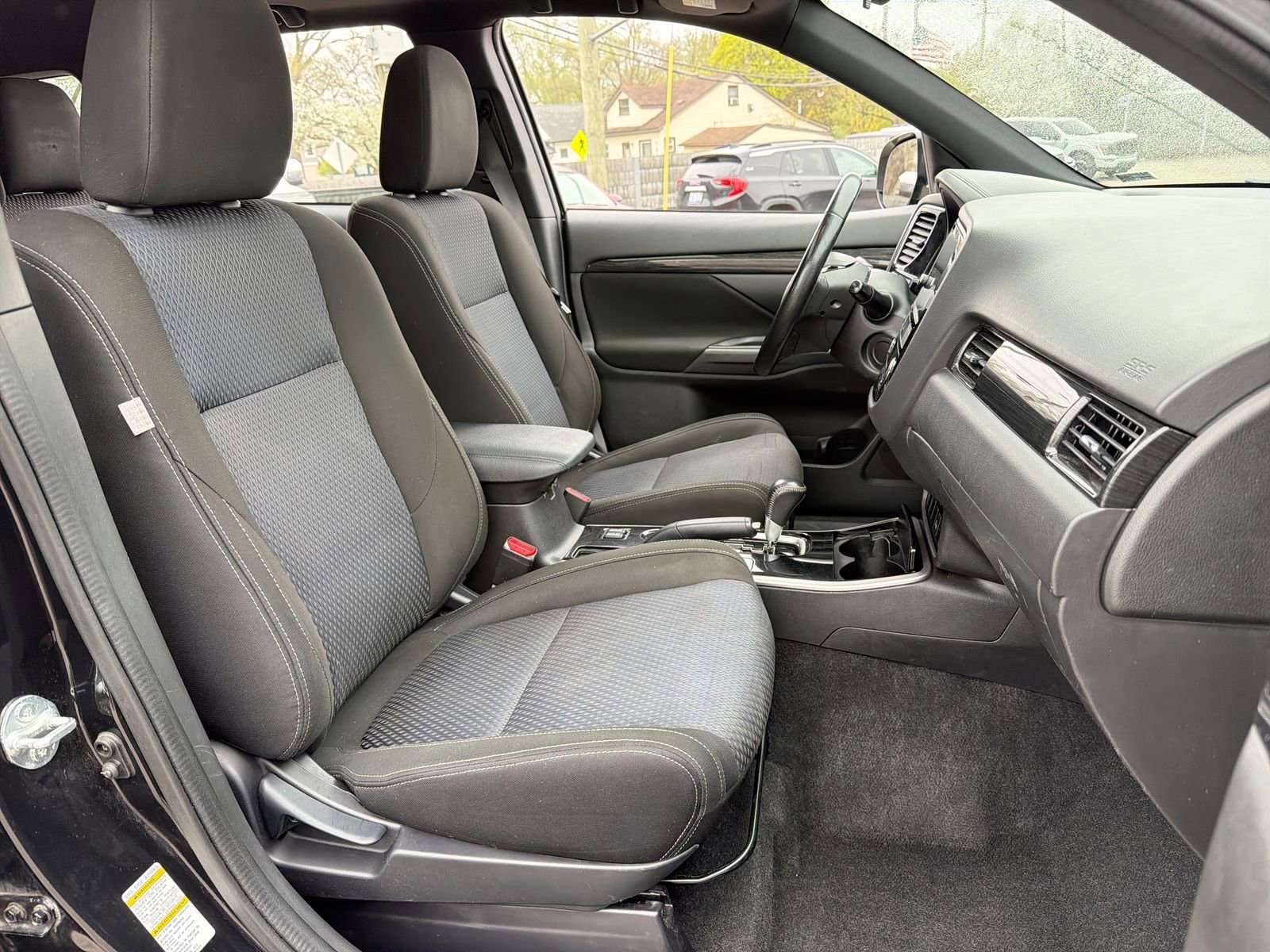 Used 2018 Mitsubishi Outlander LE image 24