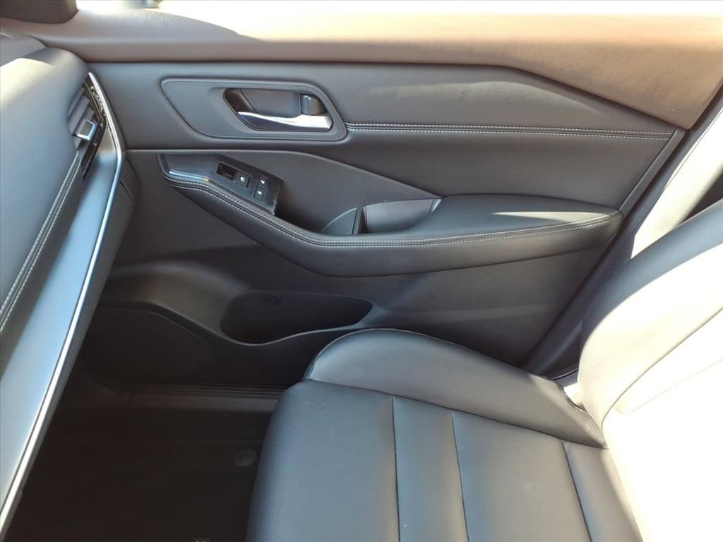 Used 2023 Nissan Rogue SV w/ SV Premium Package image 31