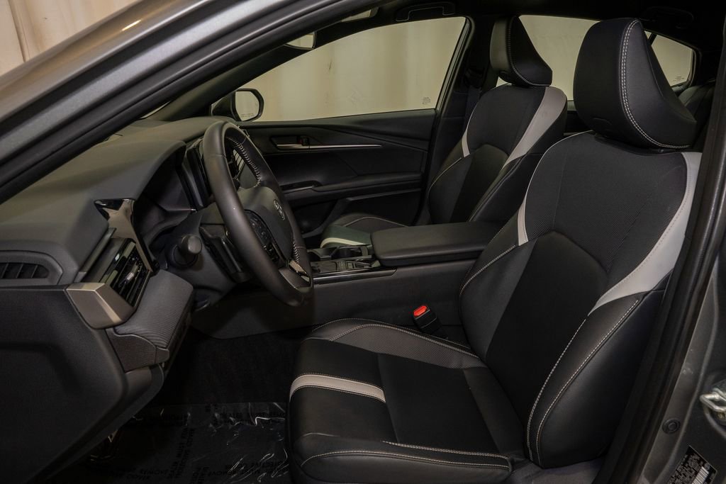 Used 2025 Toyota Camry SE image 10
