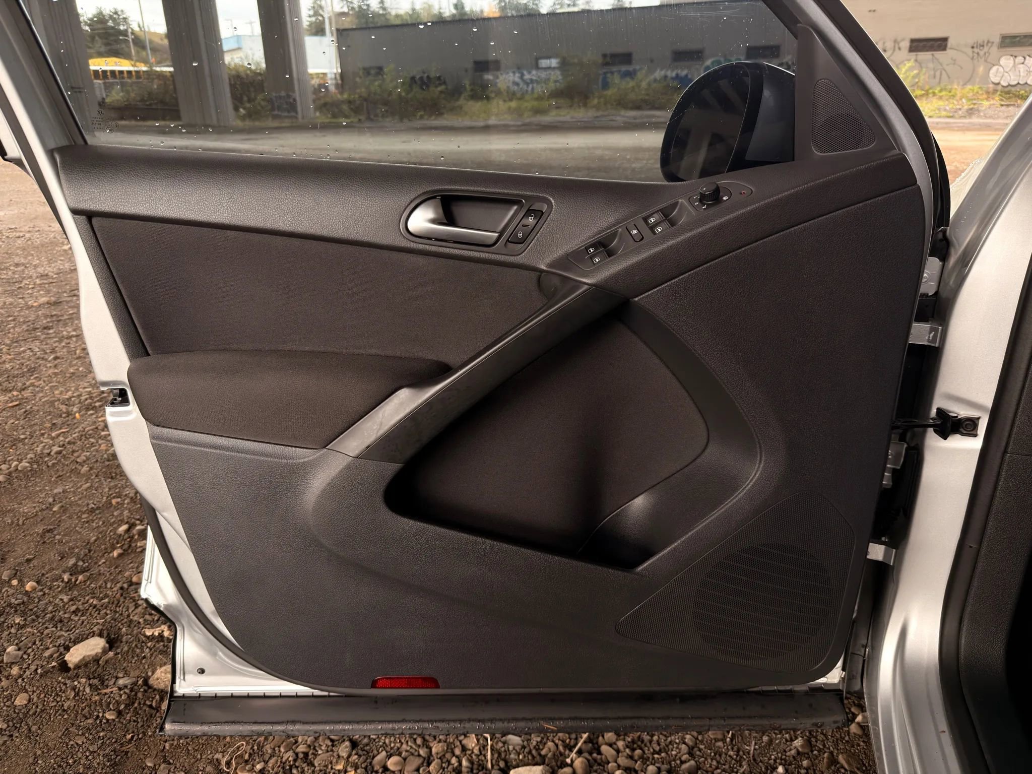 Used 2011 Volkswagen Tiguan S image 22