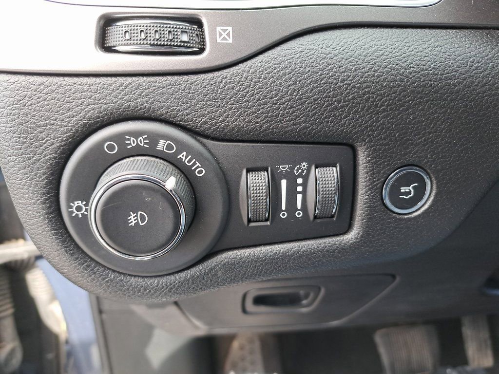 Used 2020 Jeep Cherokee Limited image 28