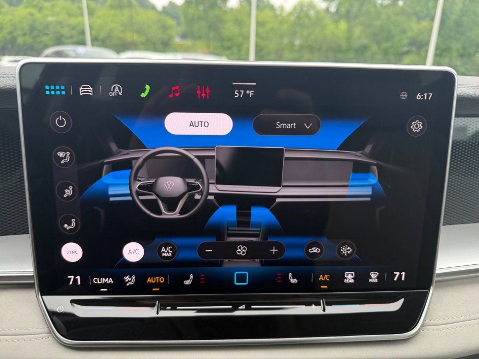 New 2026 Volkswagen Tiguan SE FWD image 18