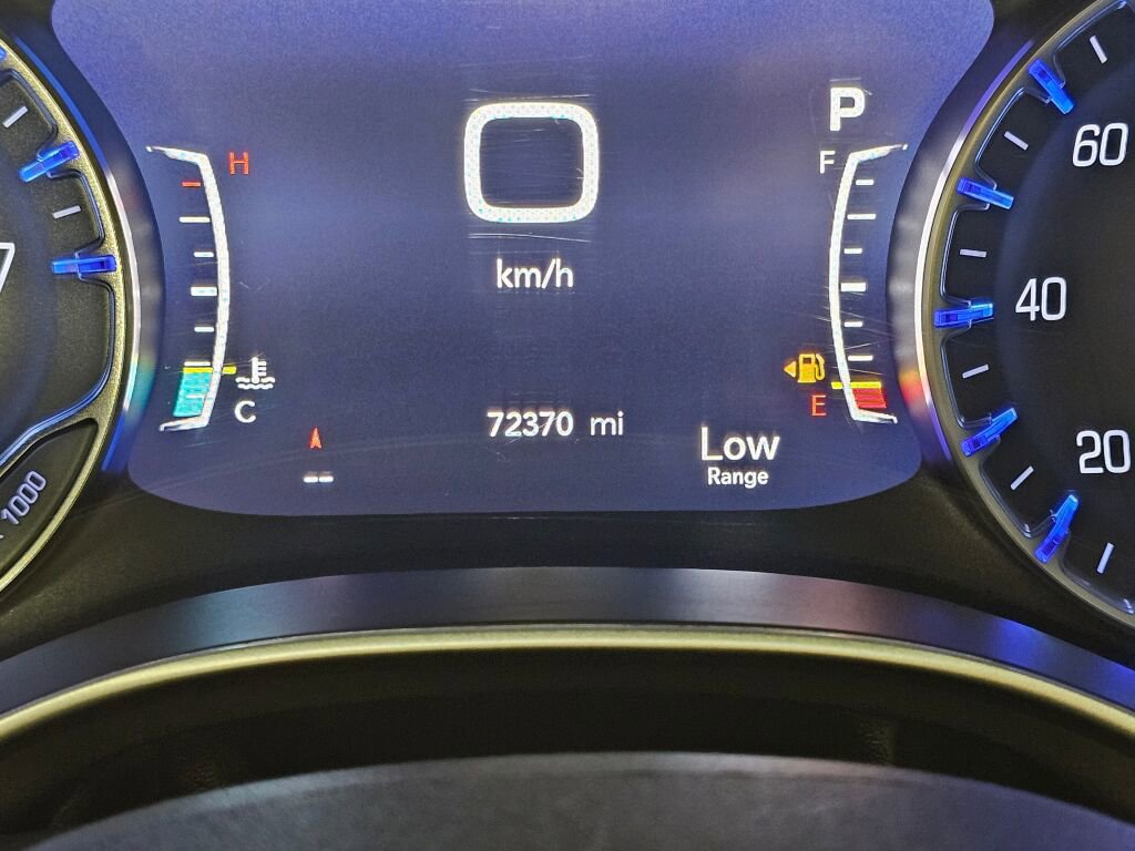 Used 2023 Chrysler Pacifica Touring-L image 25