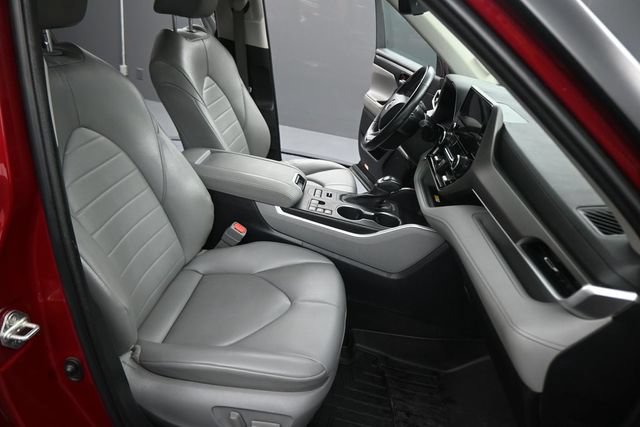 Used 2023 Toyota Highlander XLE AWD/4WD image 14