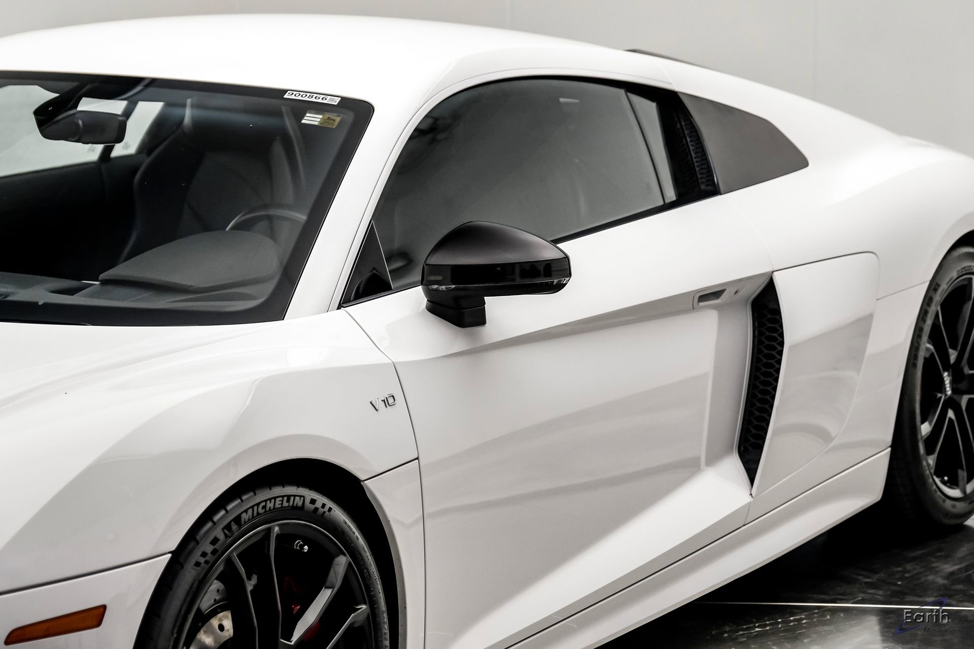 Used 2018 Audi R8 V10 RWD image 34