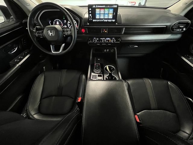 Used 2025 Honda Pilot Touring image 17