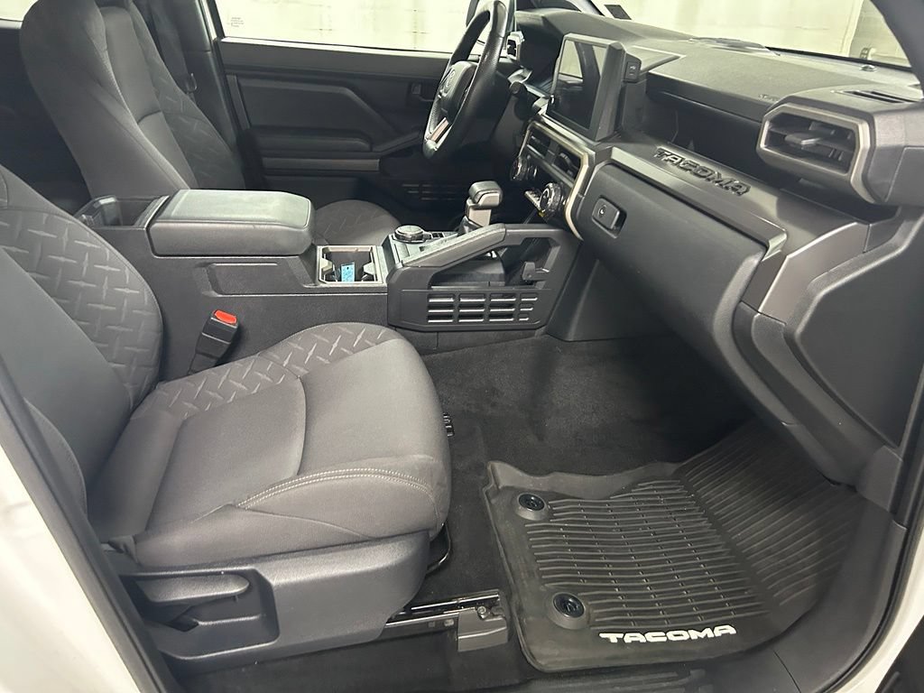 Used 2024 Toyota Tacoma SR5 AWD/4WD image 12