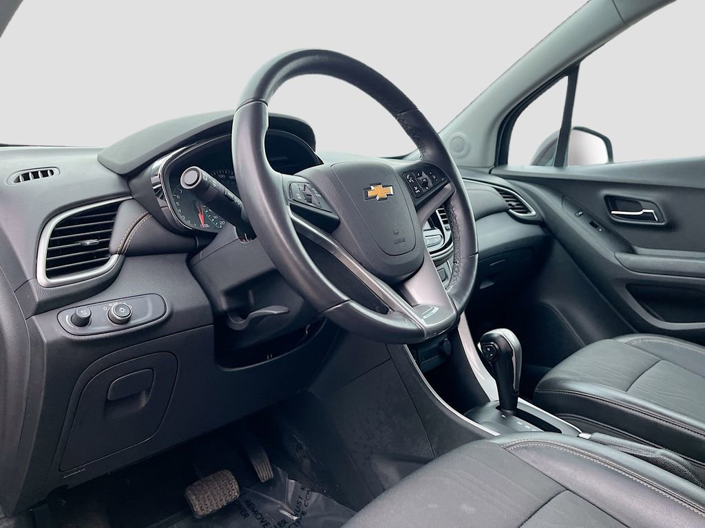 Used 2022 Chevrolet Trax LT w/ Driver Confidence Package image 9