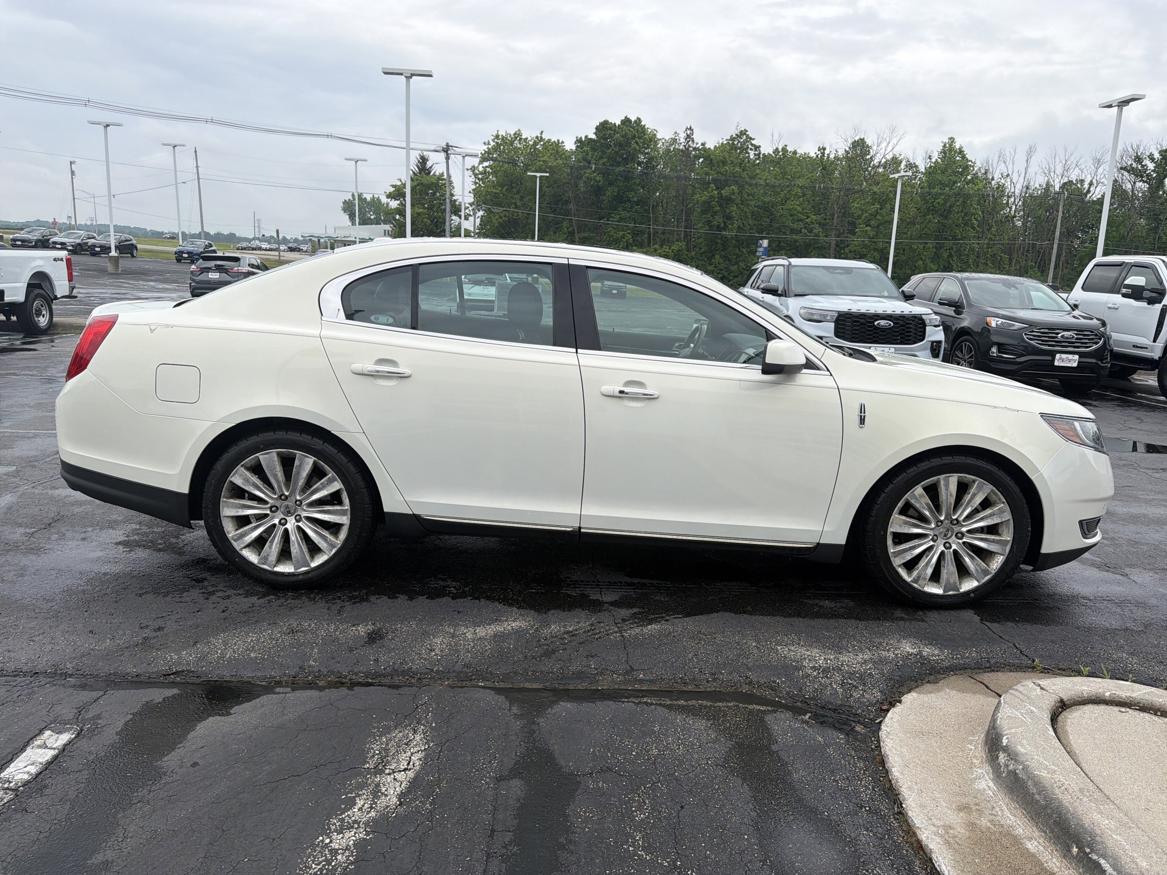 Used 2013 Lincoln MKS AWD image 5