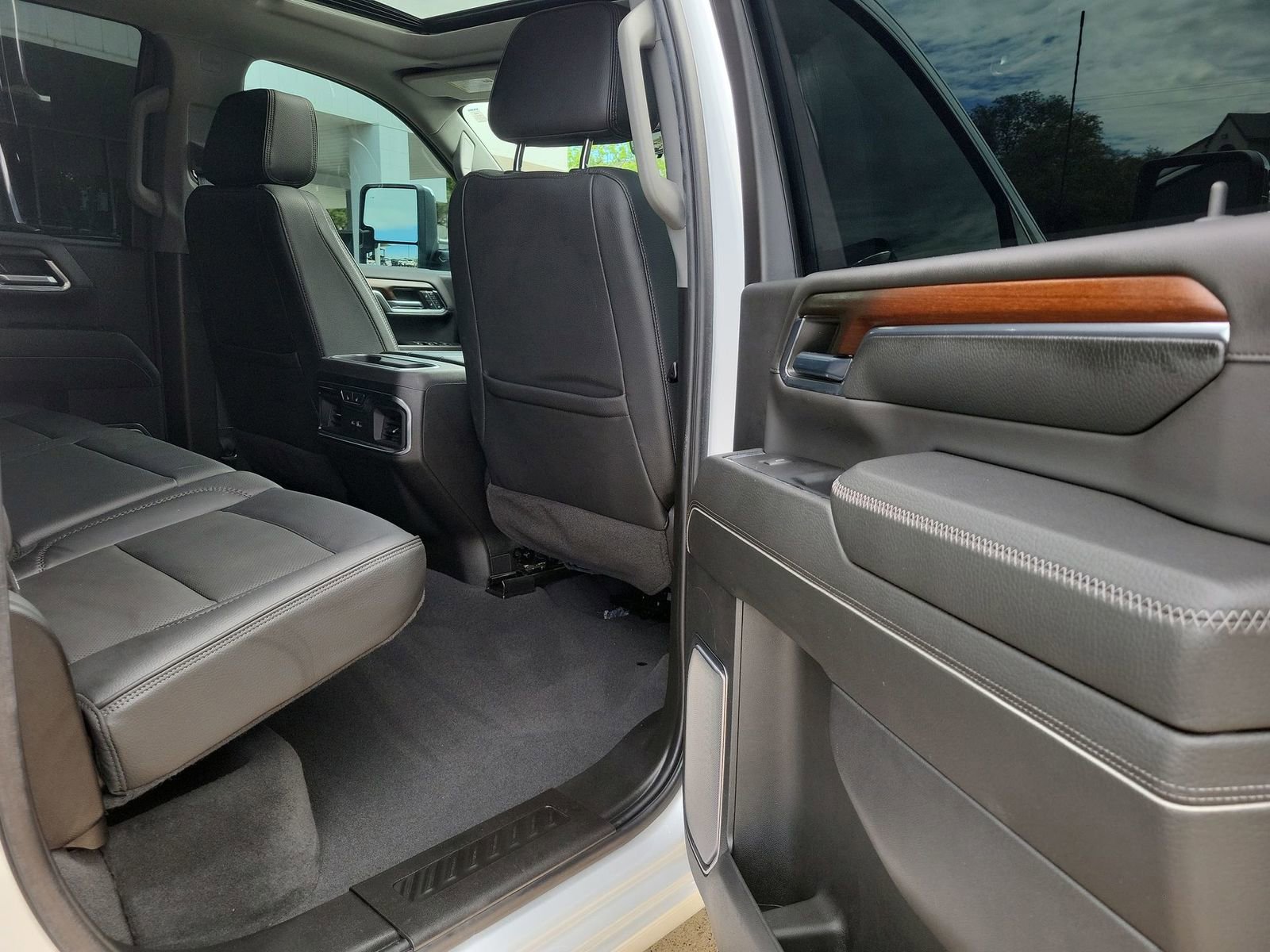 Certified 2024 GMC Sierra 2500 Denali w/ Denali Reserve Package AWD/4WD image 28
