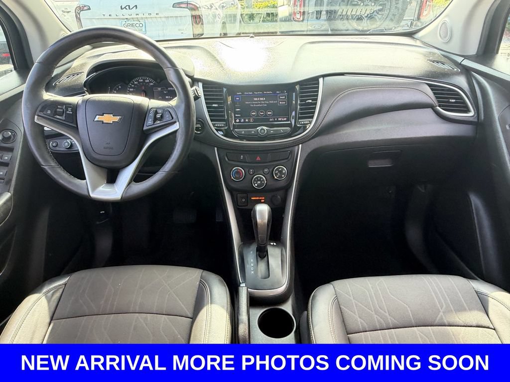 Used 2022 Chevrolet Trax LT w/ LT Convenience Package FWD image 13