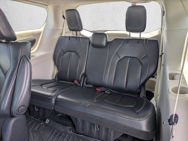 Used 2022 Chrysler Pacifica Touring-L FWD image 19