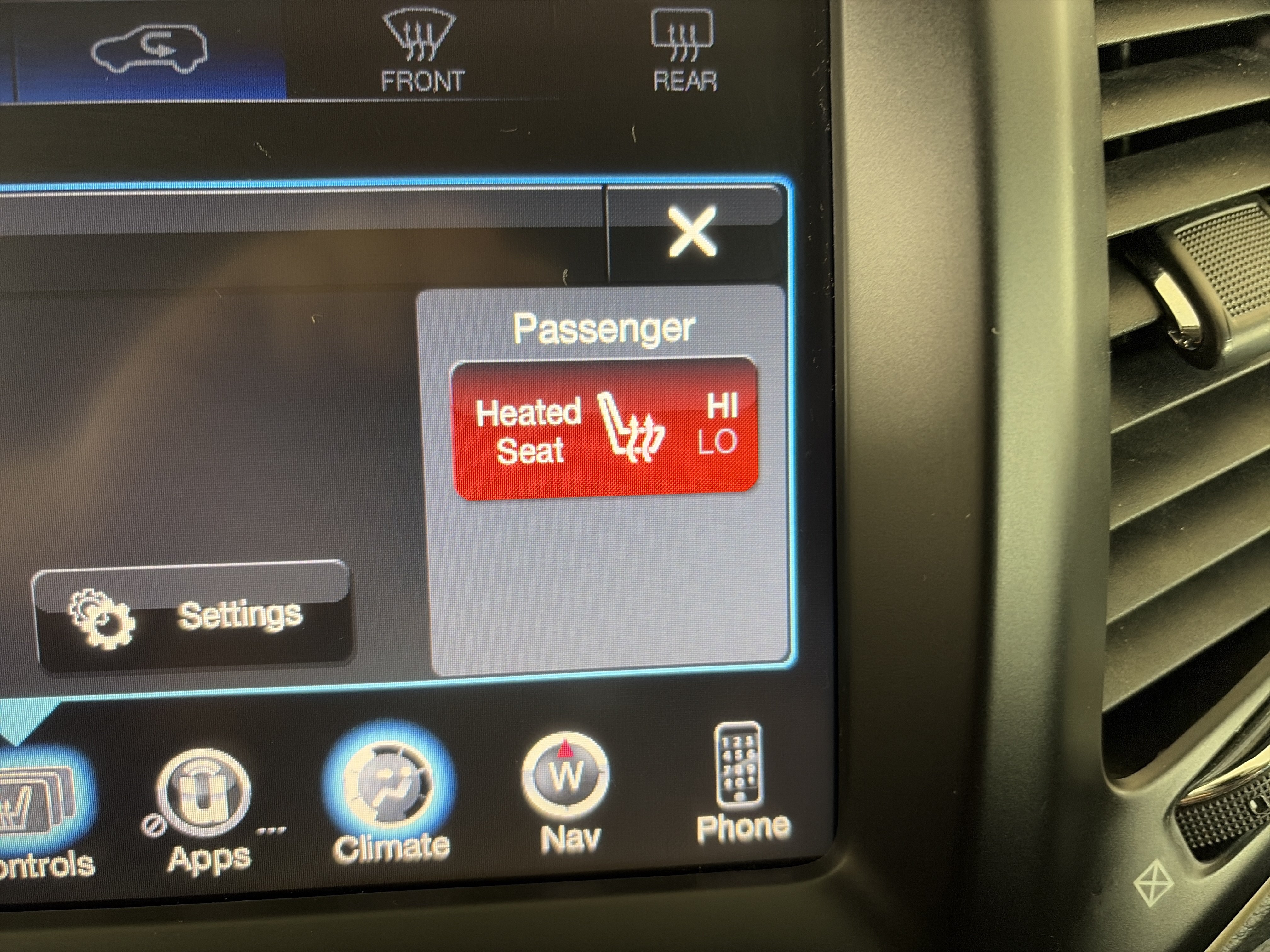 Used 2015 Jeep Cherokee Latitude w/ Cold Weather Group AWD/4WD image 24