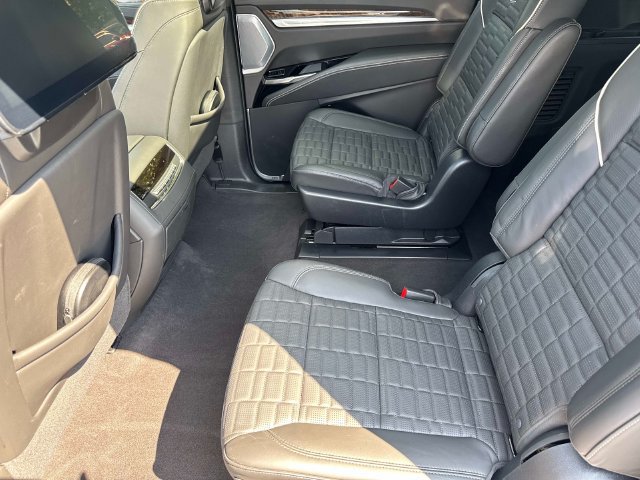 Certified 2025 Cadillac Escalade ESV Sport Platinum AWD/4WD image 15