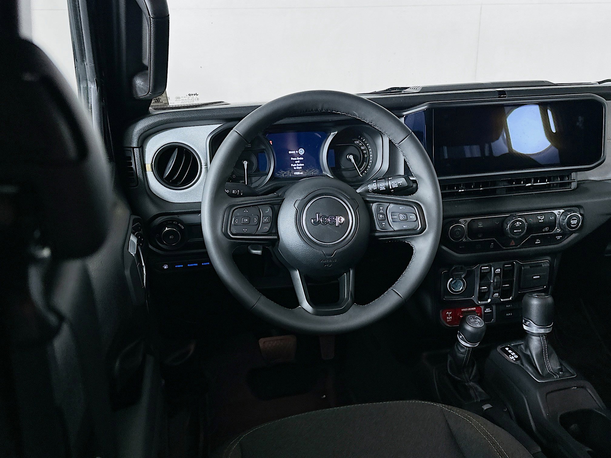 Used 2025 Jeep Wrangler Willys image 17