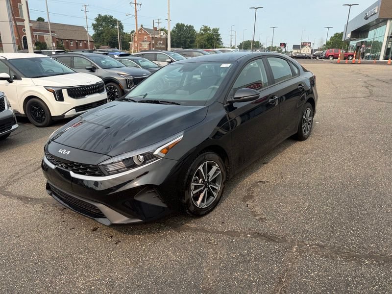 Certified 2024 Kia Forte LXS w/ LXS Technology Package FWD image 3