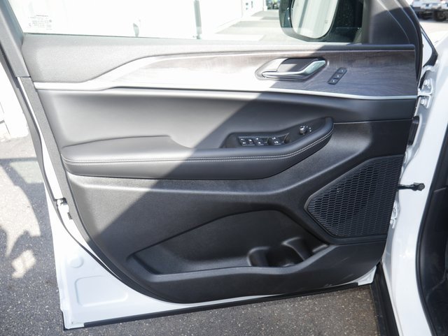 New 2025 Jeep Grand Cherokee L Limited w/ Black Appearance Package image 13