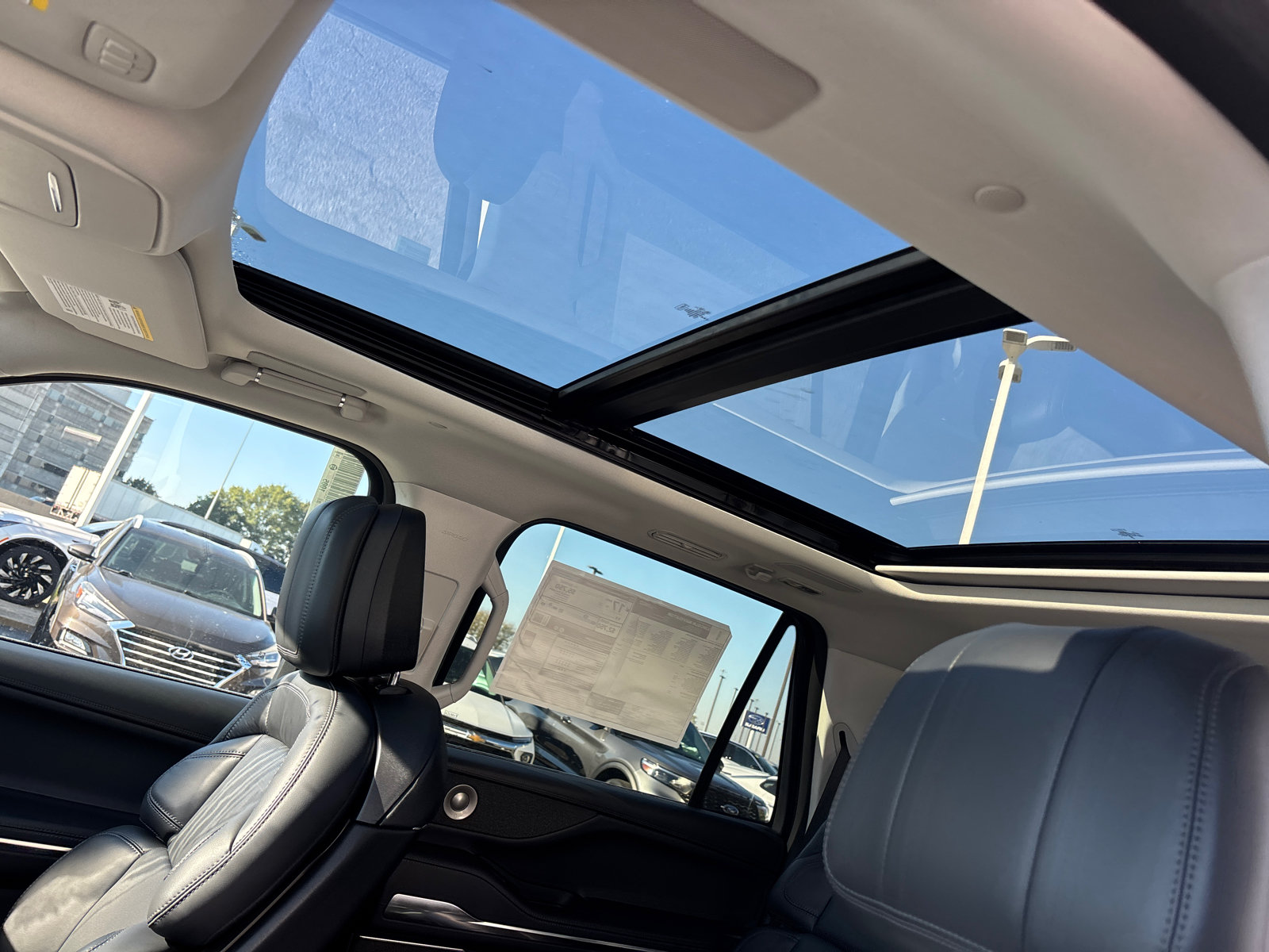 New 2027 Lincoln Navigator Reserve AWD/4WD image 25