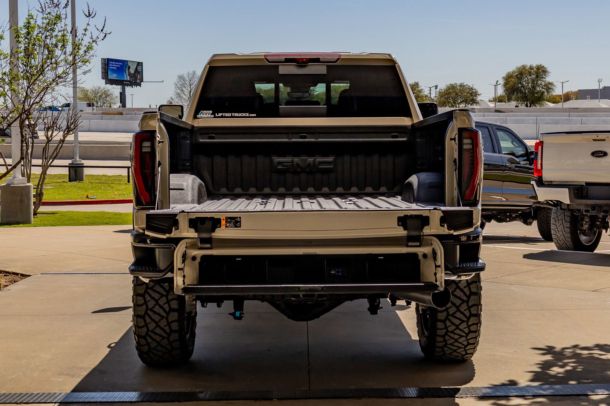 Used 2026 GMC Sierra 2500 AT4X image 9