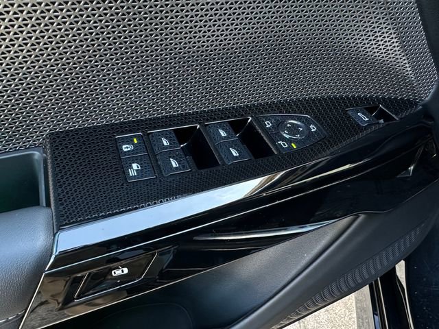 Used 2023 BMW 740i w/ Parking Assistance Package image 19