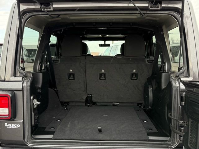 Used 2022 Jeep Wrangler Unlimited Sahara image 30