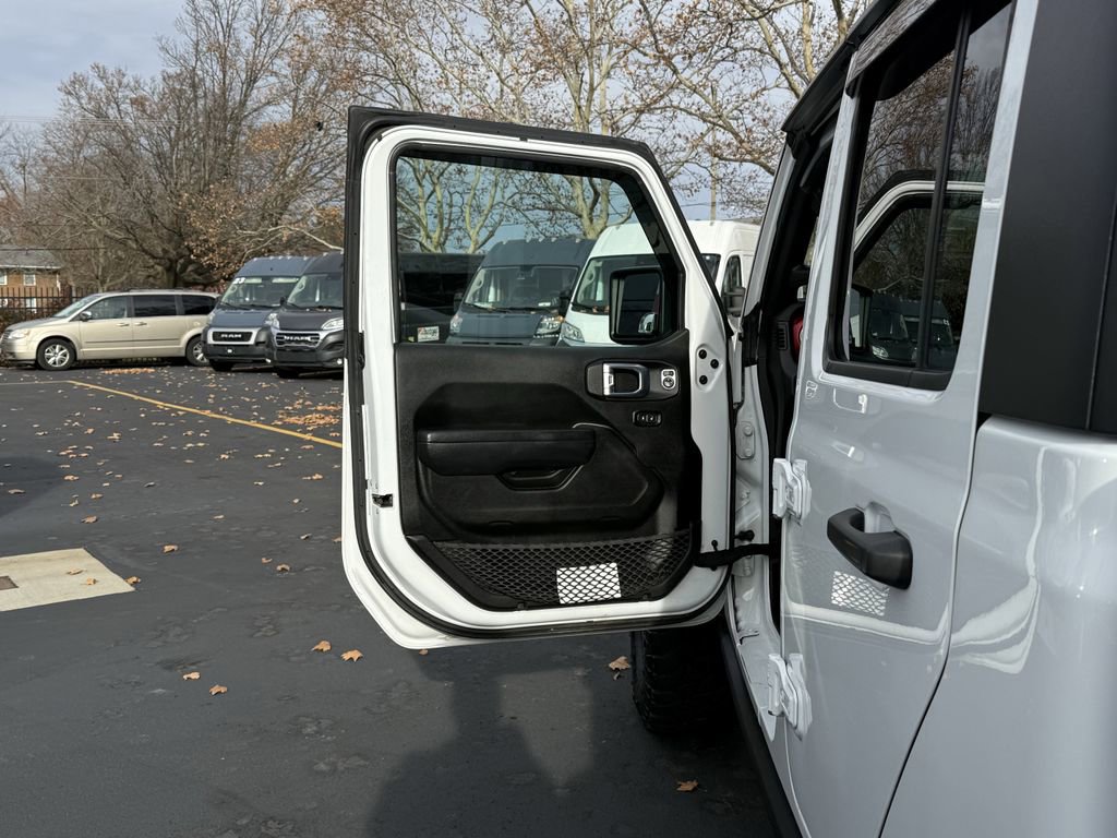 Used 2022 Jeep Gladiator Rubicon w/ Cold Weather Group image 12