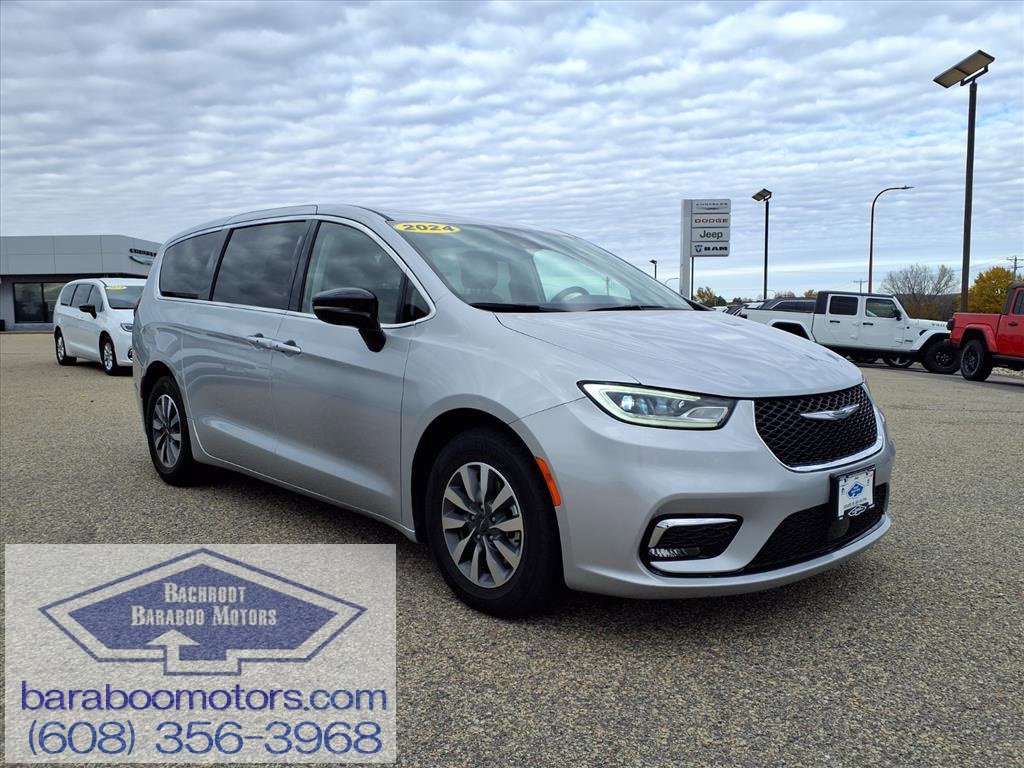 Used 2024 Chrysler Pacifica Select image 1