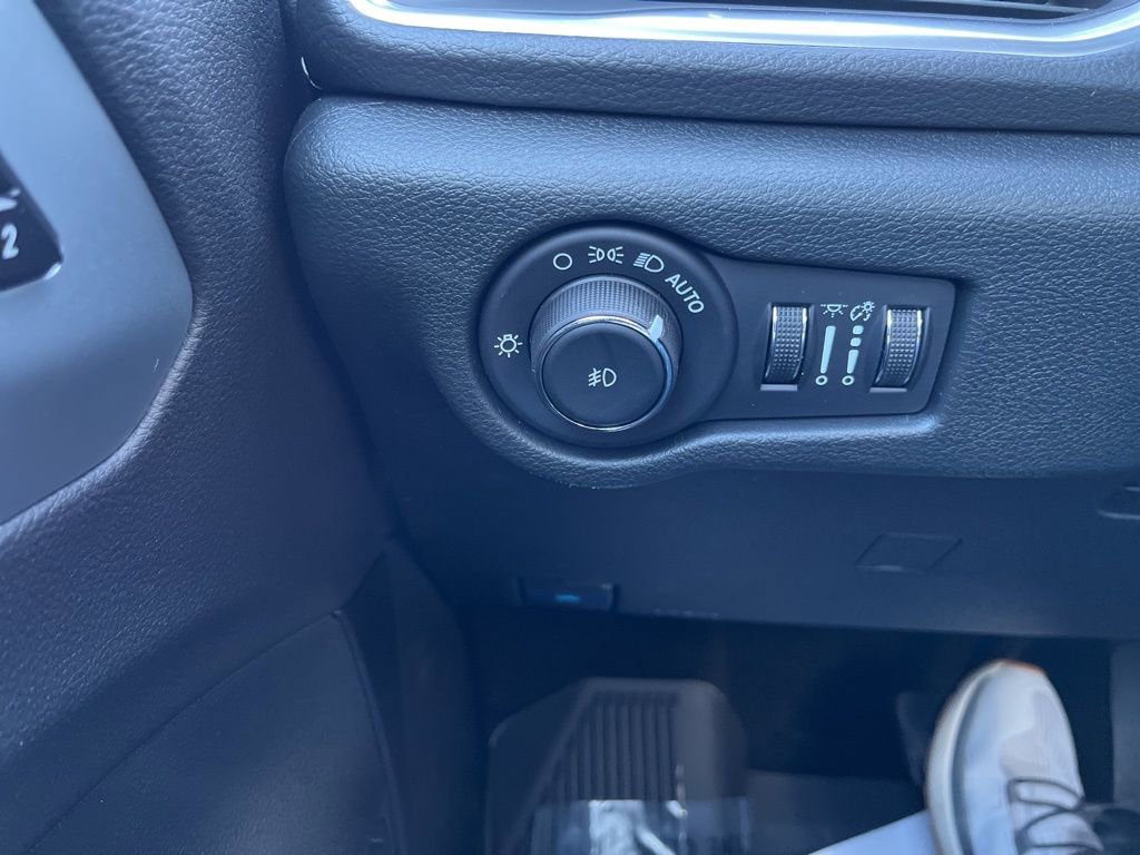 New 2026 Chrysler Pacifica Limited image 16