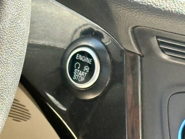 Used 2017 Ford Escape Titanium image 21