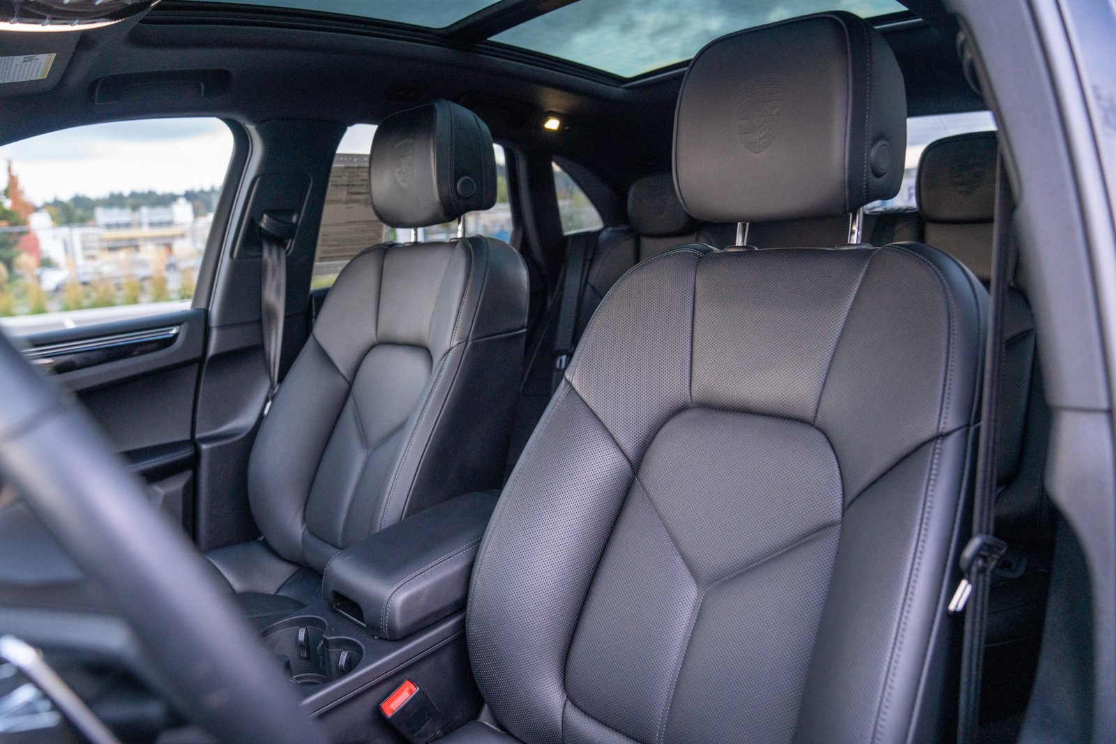Certified 2026 Porsche Macan Turbo AWD/4WD image 5