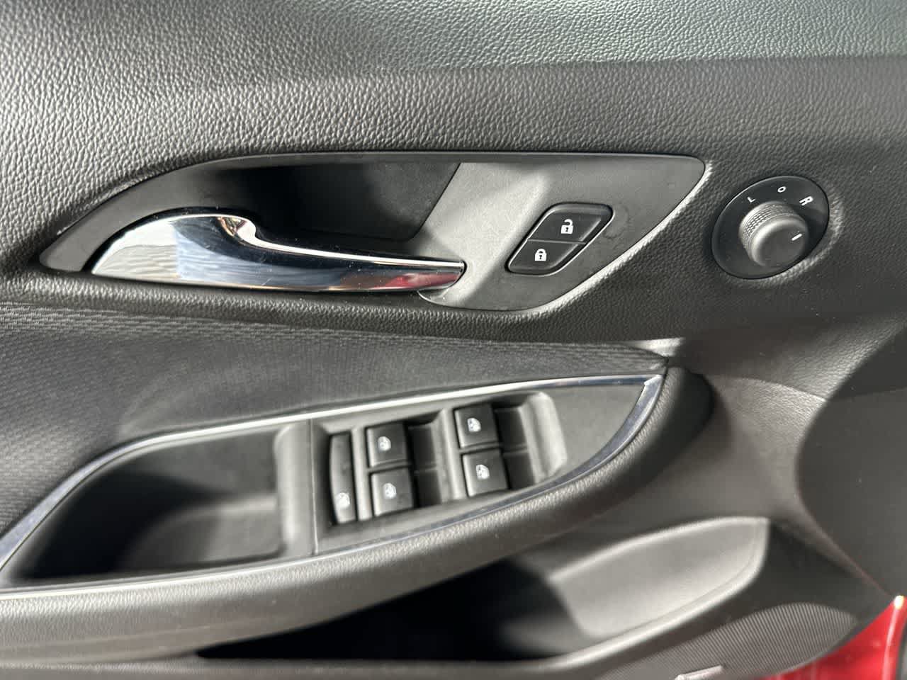 Used 2018 Chevrolet Cruze LT w/ Sun And Sound Package FWD image 11