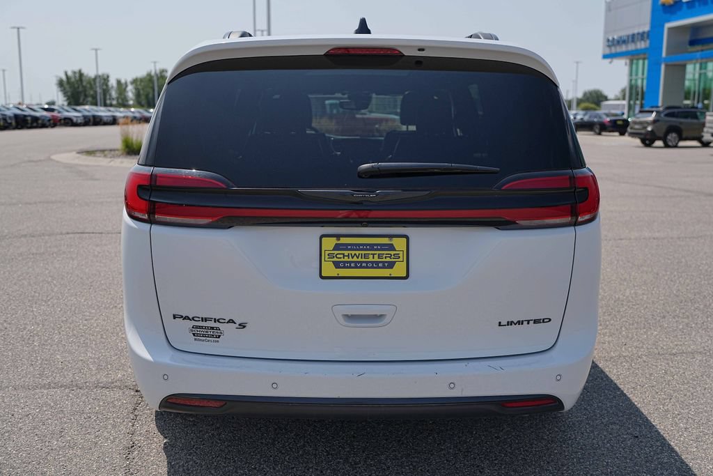 Used 2025 Chrysler Pacifica Limited FWD image 7