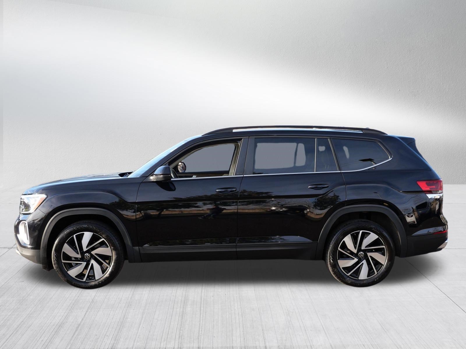 Certified 2024 Volkswagen Atlas SE w/ Panoramic Sunroof Package AWD/4WD image 4