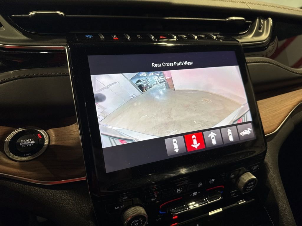 Used 2022 Jeep Grand Cherokee Summit w/ Luxury Tech Group V image 25