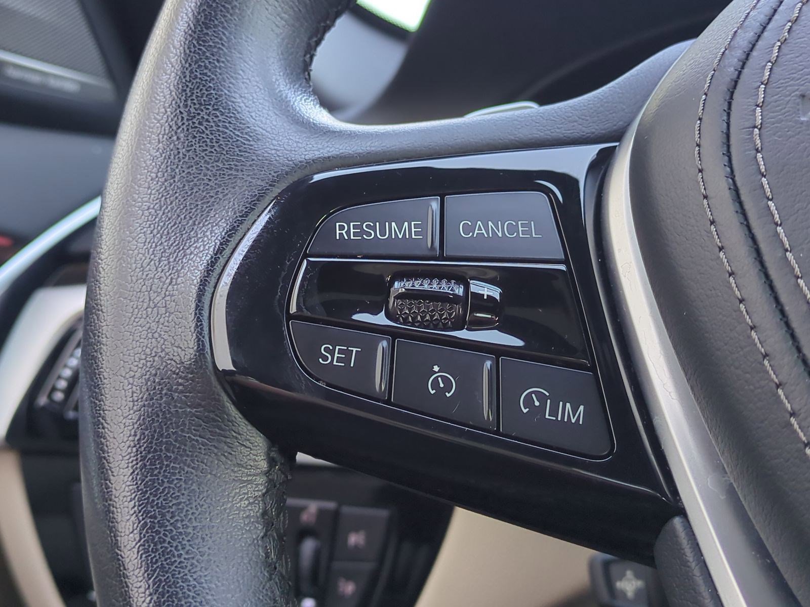 Used 2023 BMW 540i xDrive w/ Premium Package image 19