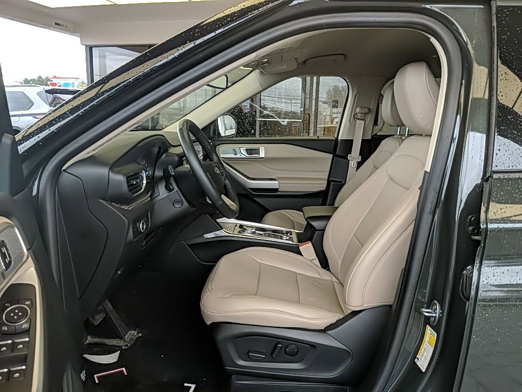Used 2023 Ford Explorer Limited w/ Equipment Group 301A image 12