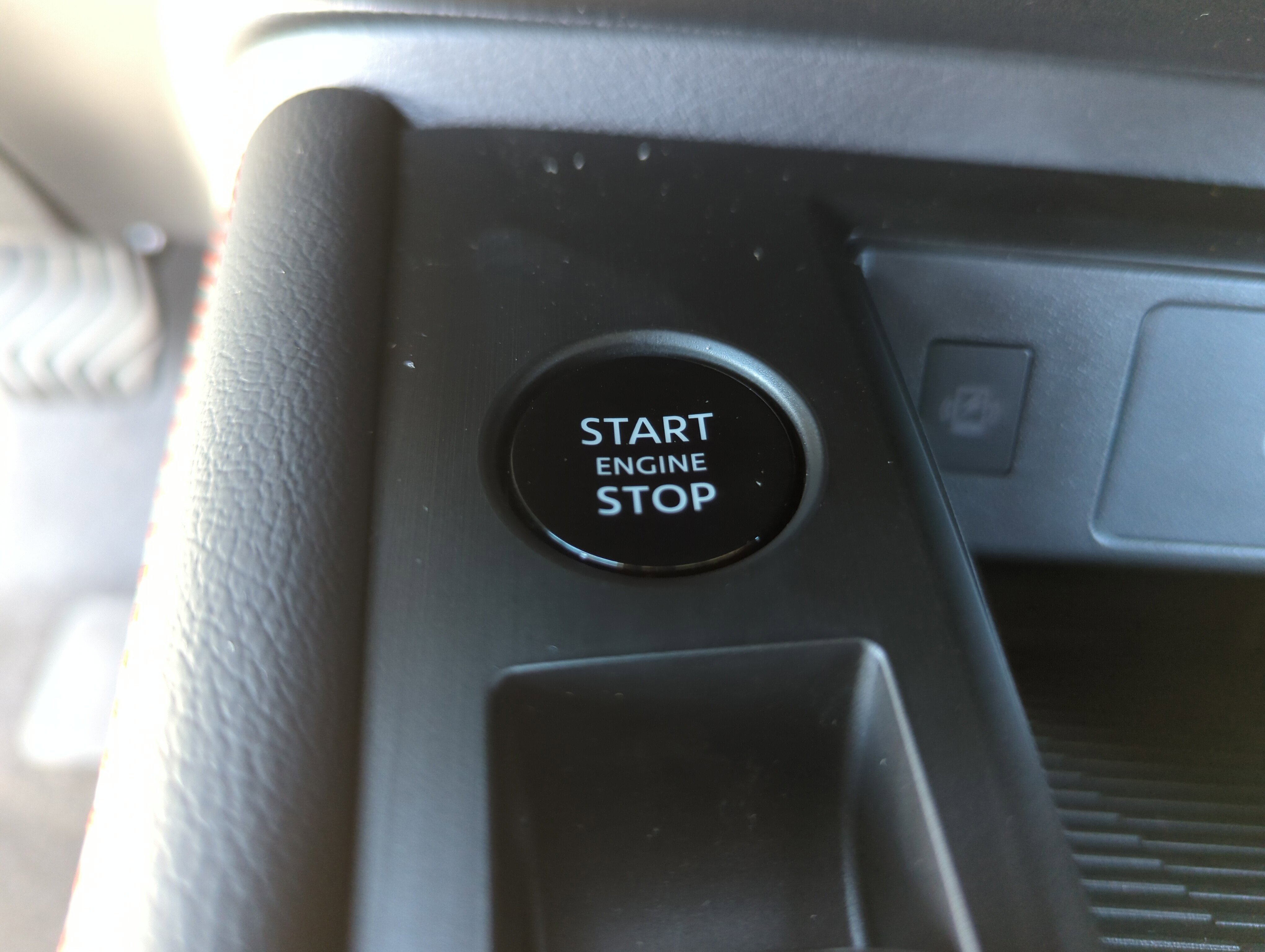 New 2026 Nissan Kicks SR w/ Cold Weather Package FWD image 19