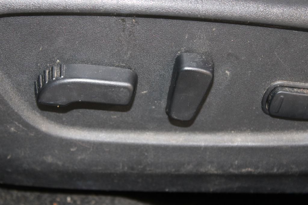 Used 2017 Nissan Rogue SV image 16