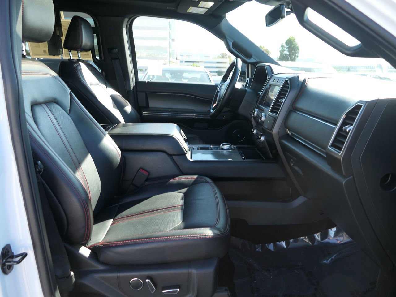 Used 2021 Ford Expedition Limited image 32