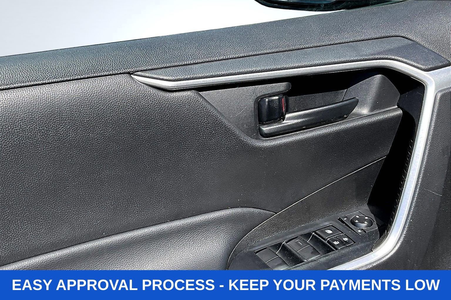 Used 2022 Toyota RAV4 LE AWD/4WD image 25