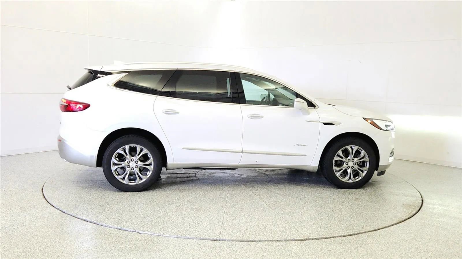 Used 2018 Buick Enclave Avenir w/ Avenir Technology Package image 8