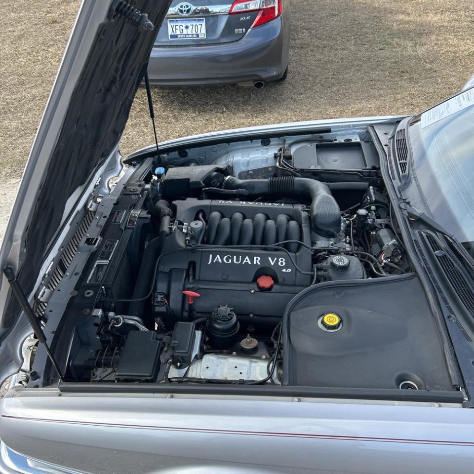 Used 2002 Jaguar XJ8 image 15
