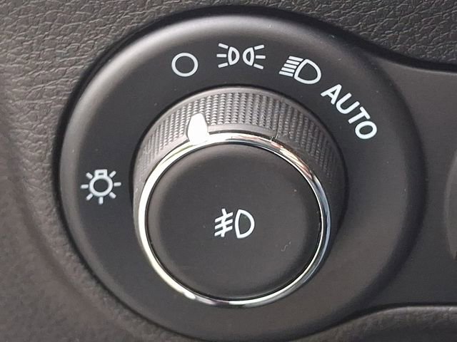 Used 2024 Jeep Compass Latitude AWD/4WD image 23