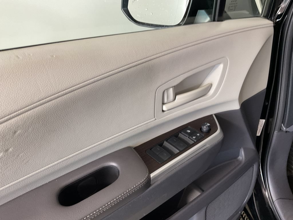 Used 2023 Toyota Sienna LE AWD/4WD image 16