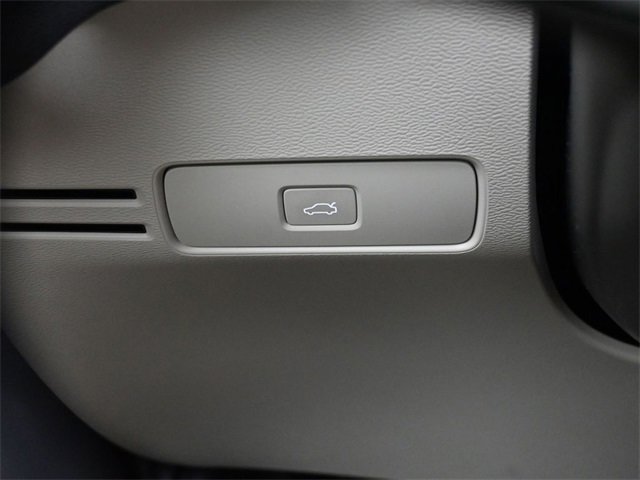 Used 2023 Volvo XC40 B5 Plus w/ Protection Package Premier image 27