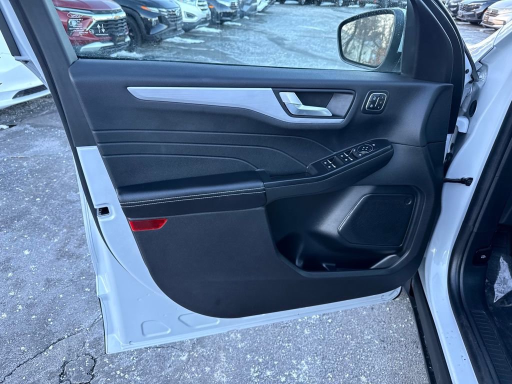 Used 2025 Ford Escape Platinum image 20