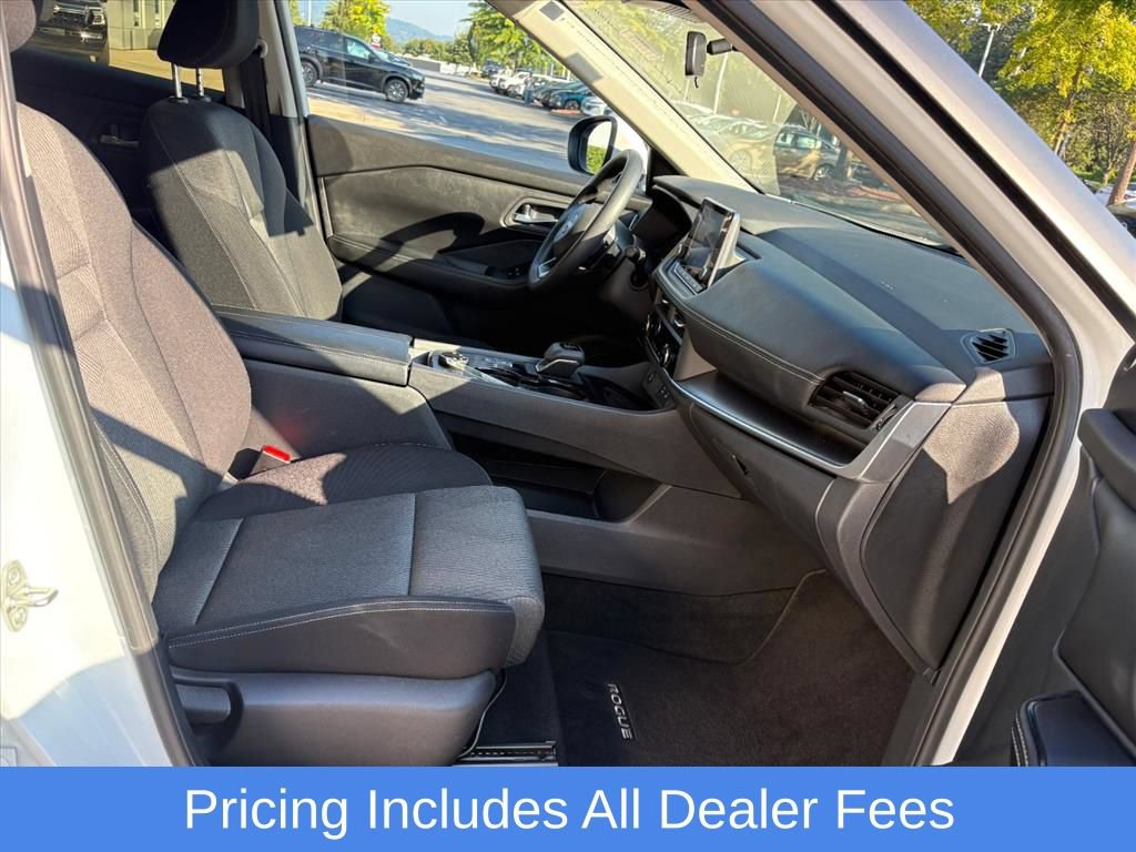 Used 2024 Nissan Rogue SV AWD/4WD image 17